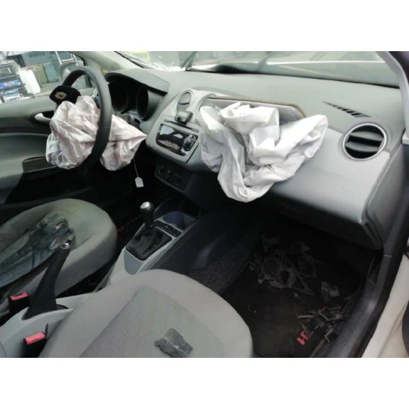 seat ibiza (6j5) del año 2010