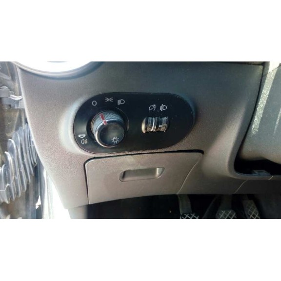 seat ibiza (6l1) del año 2002