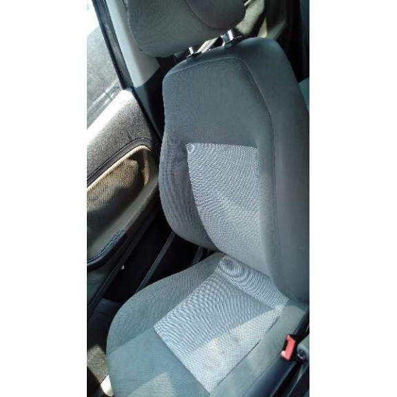 seat ibiza (6l1) del año 2002