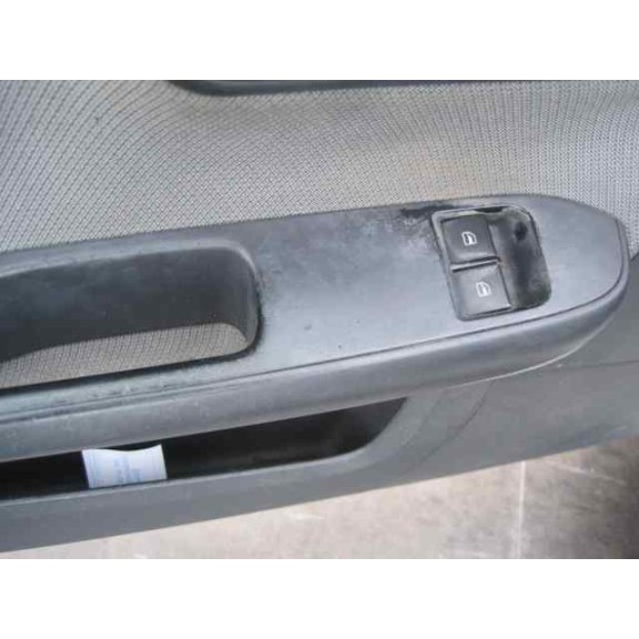 seat ibiza (6l1) del año 2004