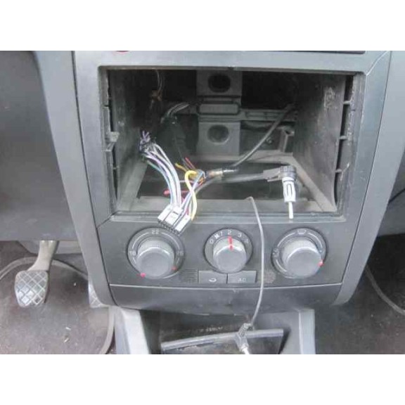 seat ibiza (6l1) del año 2004