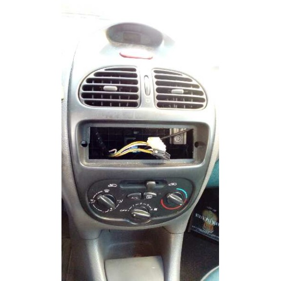 peugeot 206 berlina del año 1999