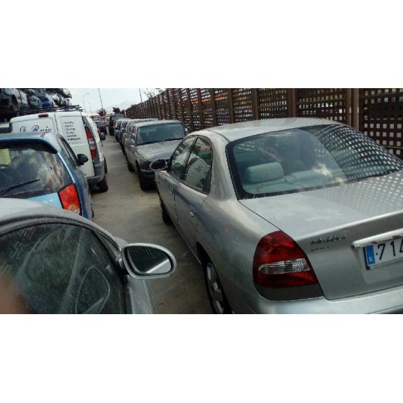 daewoo nubira berlina del año 2001