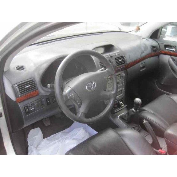 toyota avensis berlina (t25) del año 2004