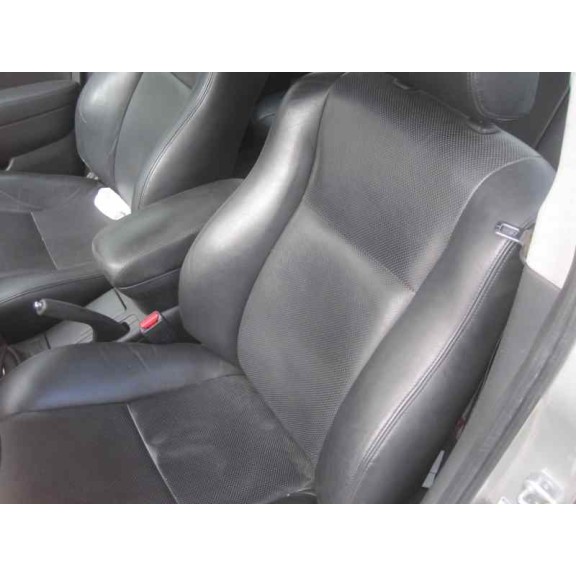 toyota avensis berlina (t25) del año 2004