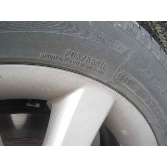 toyota avensis berlina (t25) del año 2004