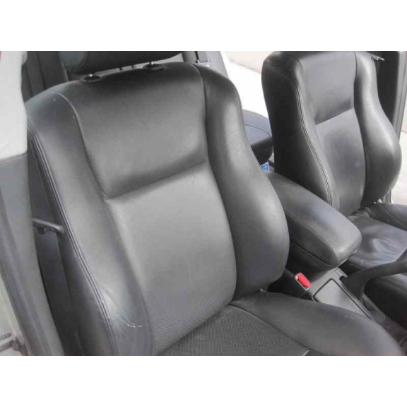 toyota avensis berlina (t25) del año 2004