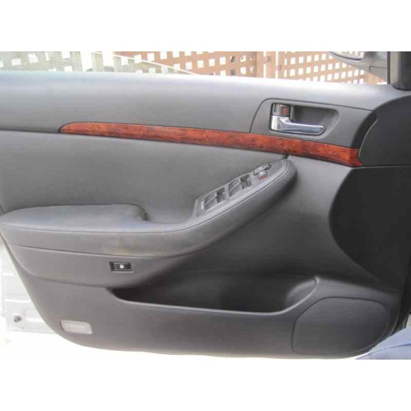 toyota avensis berlina (t25) del año 2004