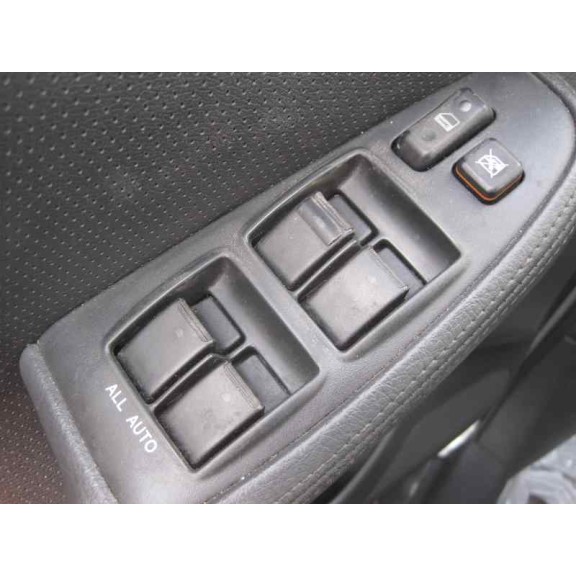 toyota avensis berlina (t25) del año 2004