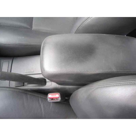 toyota avensis berlina (t25) del año 2004