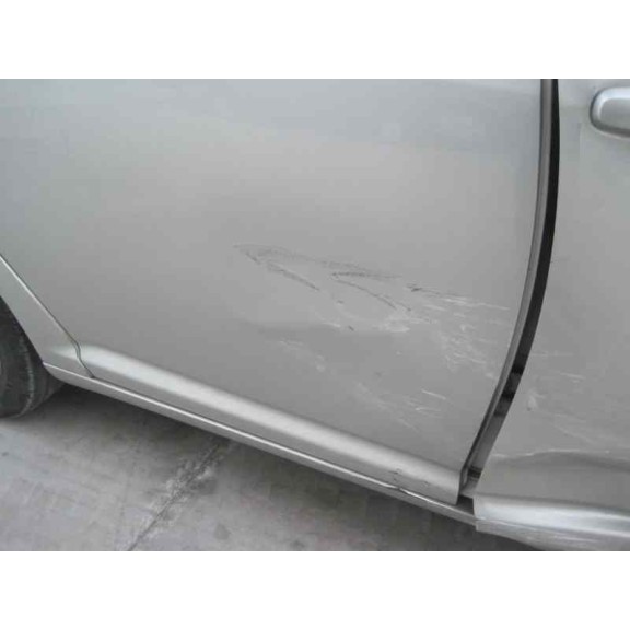 toyota avensis berlina (t25) del año 2004