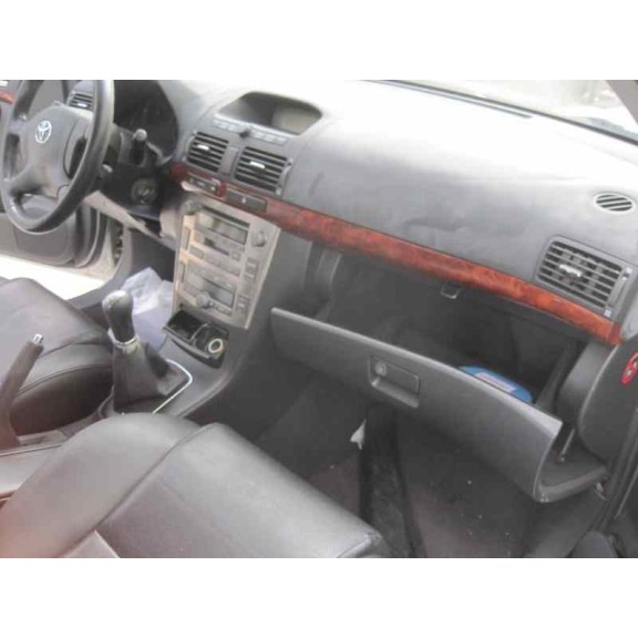 toyota avensis berlina (t25) del año 2004