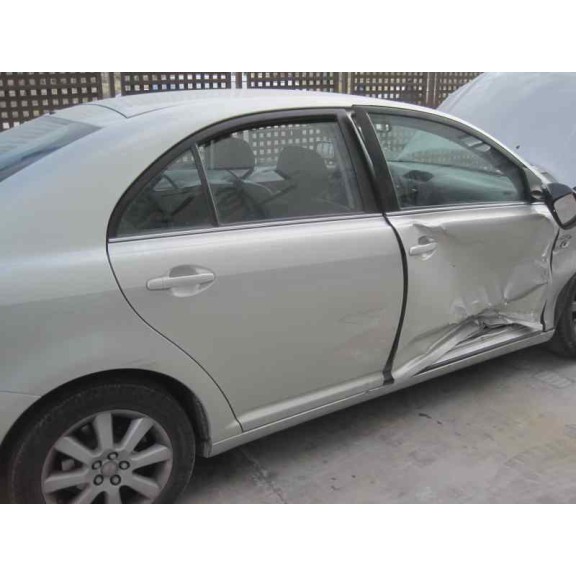 toyota avensis berlina (t25) del año 2004