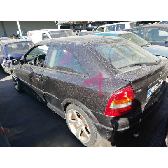opel astra g berlina del año 2000