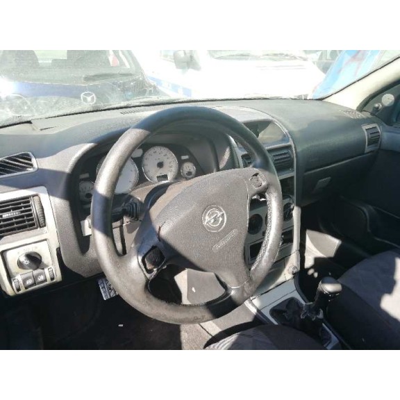 opel astra g berlina del año 2000