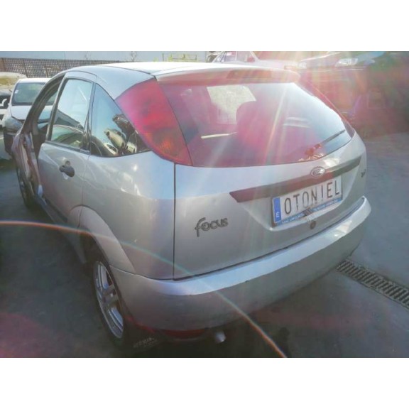 ford focus berlina (cak) del año 2001