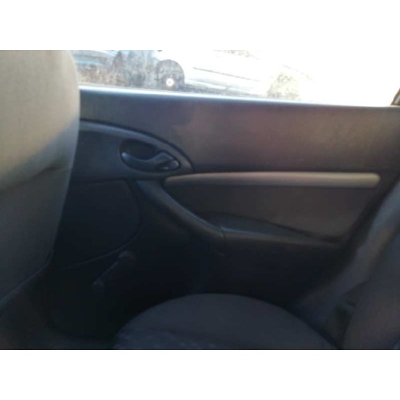 ford focus berlina (cak) del año 2001
