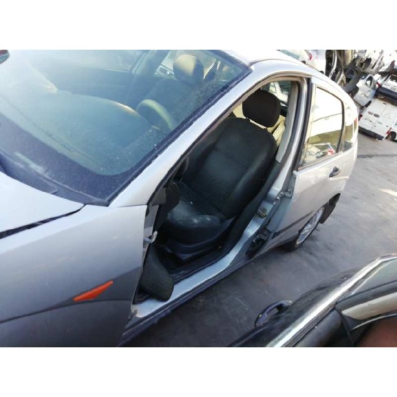 ford focus berlina (cak) del año 2001