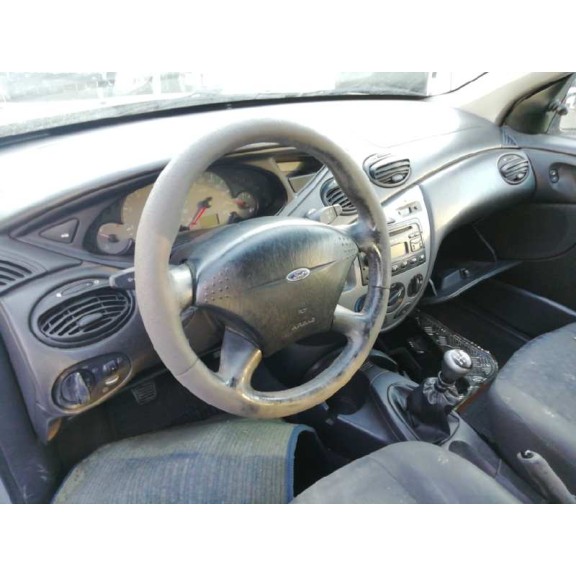 ford focus berlina (cak) del año 2001