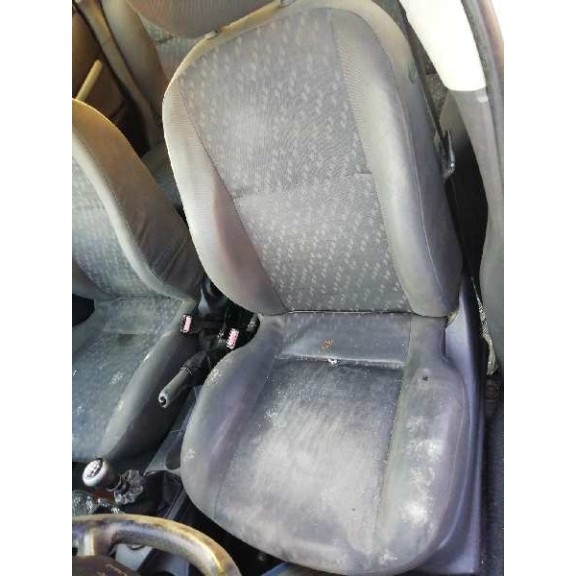 ford focus berlina (cak) del año 2001