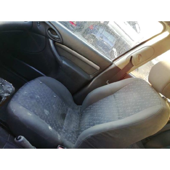 ford focus berlina (cak) del año 2001