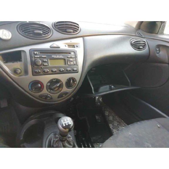 ford focus berlina (cak) del año 2001
