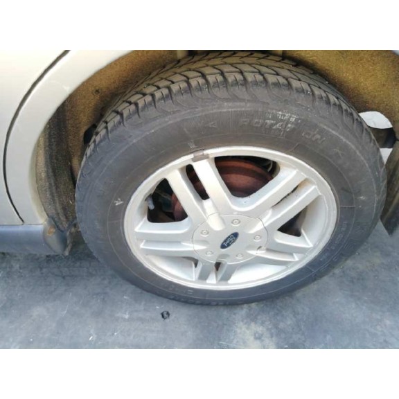 ford focus berlina (cak) del año 2001