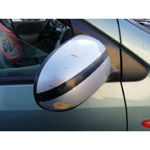 nissan almera tino (v10m) del año 2000