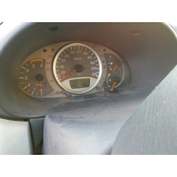 nissan almera tino (v10m) del año 2000