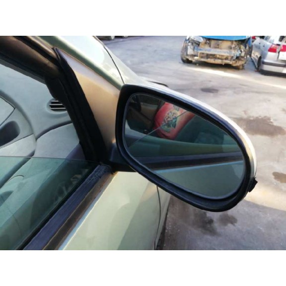 nissan almera tino (v10m) del año 2000