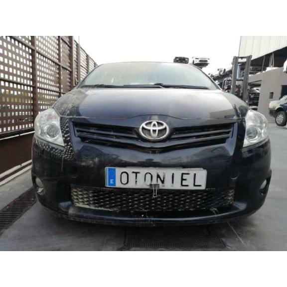 toyota auris del año 2011