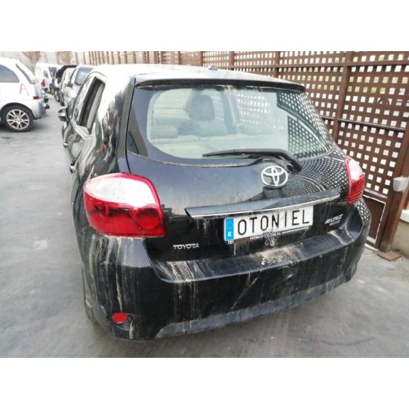 toyota auris del año 2011