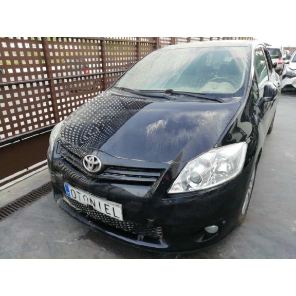 toyota auris del año 2011