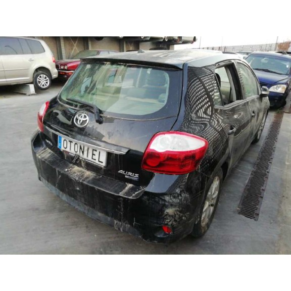 toyota auris del año 2011