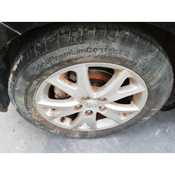 toyota auris del año 2011