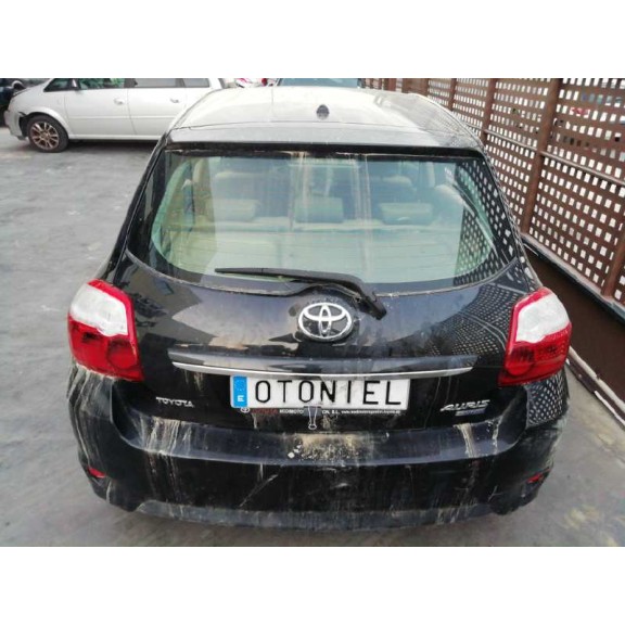 toyota auris del año 2011