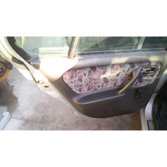 nissan primera berlina (p11) del año 1999