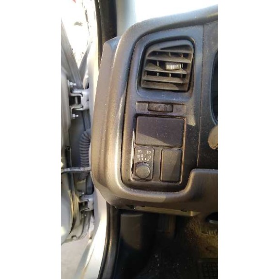 nissan primera berlina (p11) del año 1999