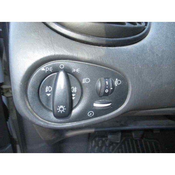 ford focus berlina (cak) del año 1999