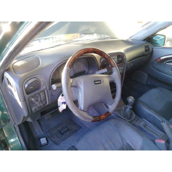 volvo s40 berlina del año 1999