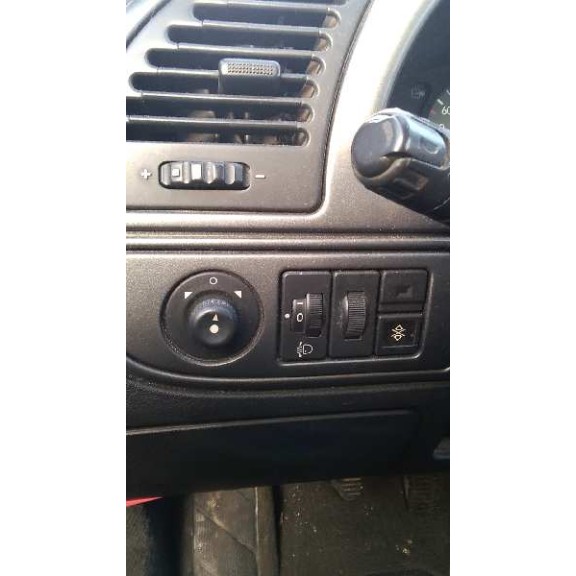 citroën xsara berlina del año 2000