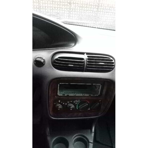 chrysler stratus berlina (ja) del año 2000