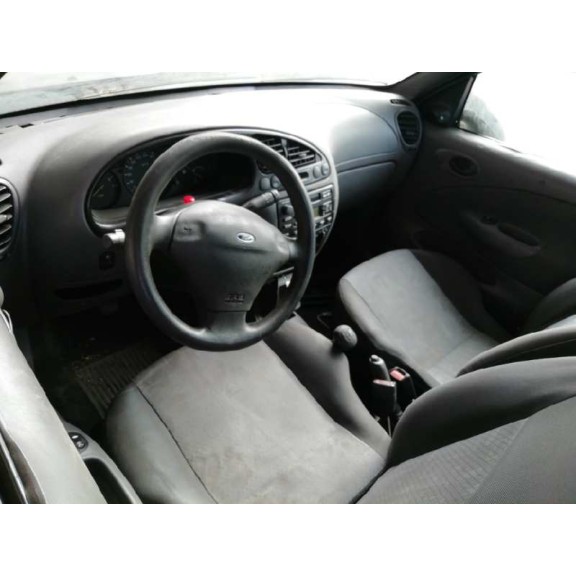 ford fiesta berlina (dx) del año 2000