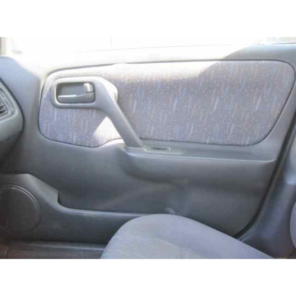 nissan primera berlina (p11) del año 1998