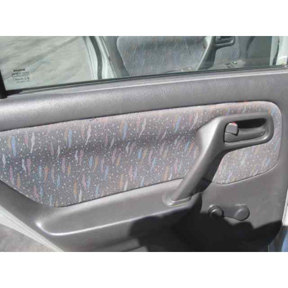 nissan primera berlina (p11) del año 1998