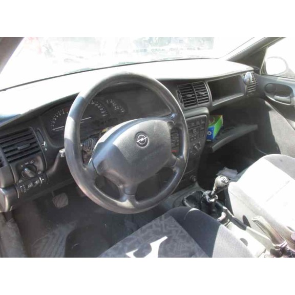 opel vectra b berlina del año 1998