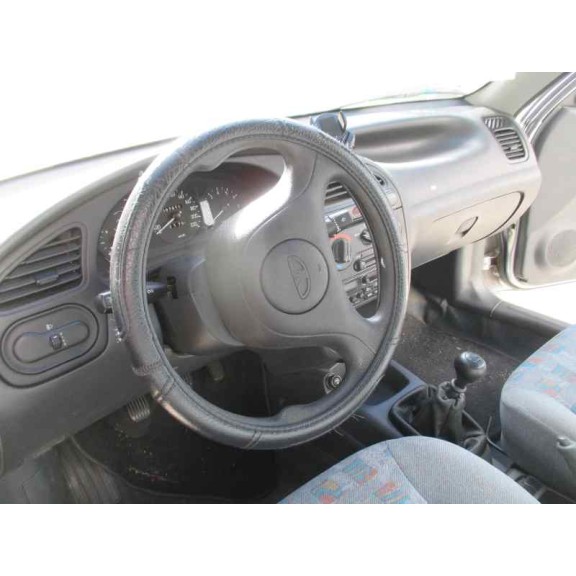 daewoo lanos del año 2000