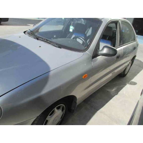 daewoo lanos del año 2000