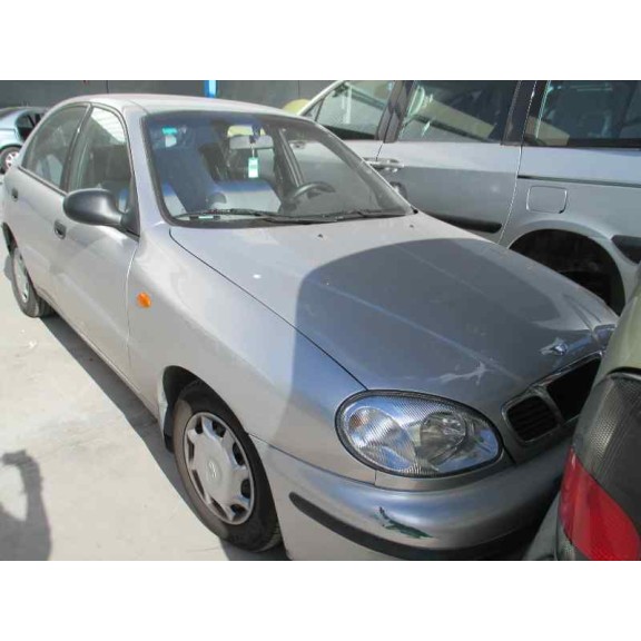 daewoo lanos del año 2000