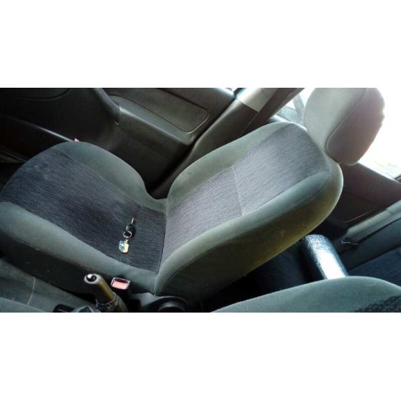 ford focus berlina (cak) del año 2000